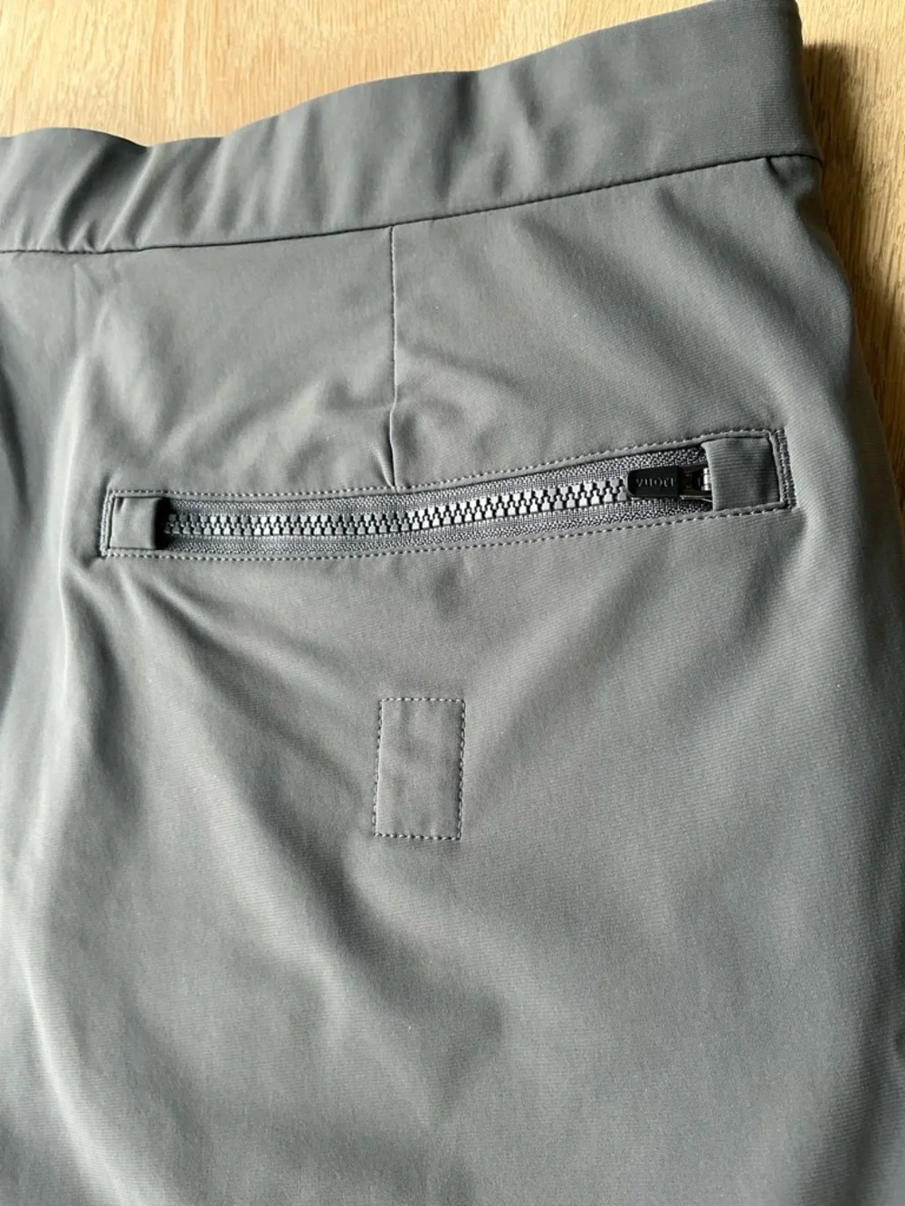 Vuori Fleet Chino Short Charcoal 8” Inseam Men’s Medium - Picture 5 of 8